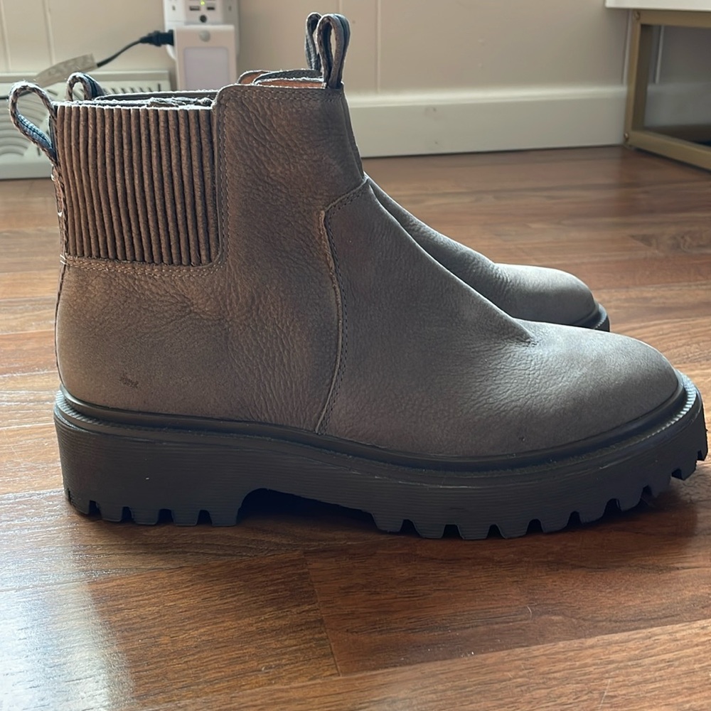 Madewell ankle boots. 8.5. Women’s grey side zip
